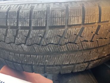 летняя резина r18: Продаю 2 балона р15 205/65/15 зима новые
