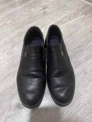 летняя обувь 38: Продаю туфли для школы