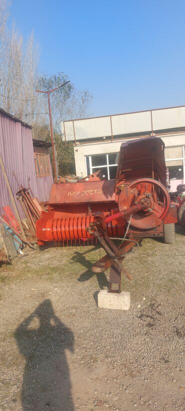 Pres bağlayanlar: Saman-ot presi – “KİRQVİZSTAN” markalı, kvadrat balya bağlayan tip — 16