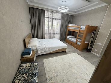 Үйлөрдү ижарага берүү: 100 м², 3 бөлмө — 3