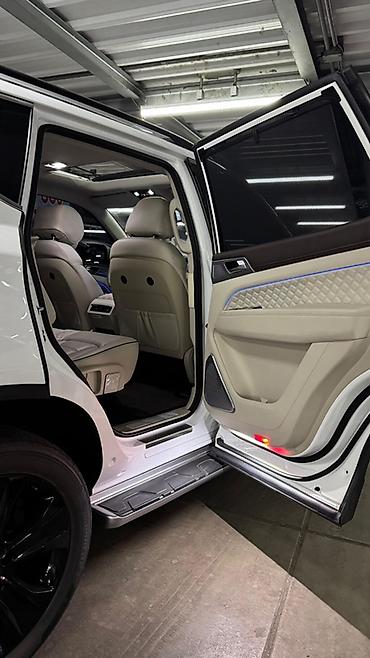 Другие детали кузова: Внедорожник (белый кузов, белый элементы) Ключевые особенности: - — 22