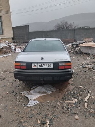 folksvagen passat: Volkswagen Passat: 1988 г., 1.8 л, Механика, Бензин, Седан