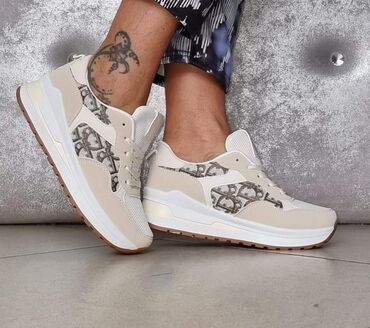 Women's Sneakers and athletic shoes: 41 na lalafo.rs — 19 Women's Sneakers and athletic shoes: 41 — 19