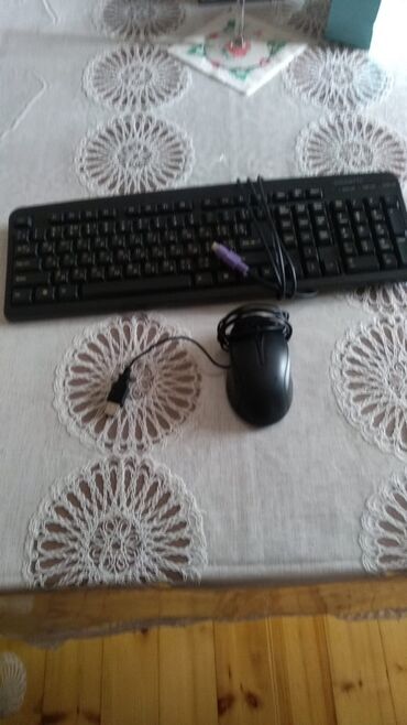 Klaviaturalar: Simli klaviatura və siçan dəsti - Tam ölçülü qara klaviatura: klassik