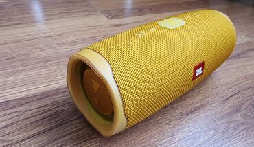 qapi dinamikleri: Б/у JBL Колонка, Тип - Портативная, цвет - Золотой