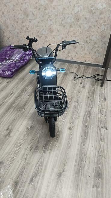 Mopedlər,skuterlər: Skuter Yenidir tam zaryatqada 35/40 km mesafe gedir.140 kq ceki — 2