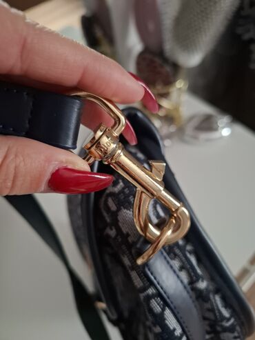 Torbe: Nova torba. Christan Dior. teget boja. ima podesivi kais — 8