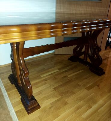 Stilske garniture: Prelepi drveni, trpezarijski sto sa 6 stolica. Novo! Dimenzije stola — 4