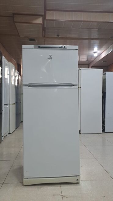 Soyuducular: İşlənmiş 2 qapılı Indesit Soyuducu Satılır, Təkərli