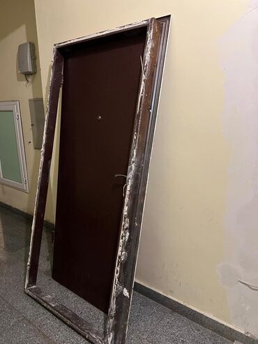 1 kub nece metrdi: Möhkəm giriş qapısı və qutu dəsti - Material: metal/metal kompozit