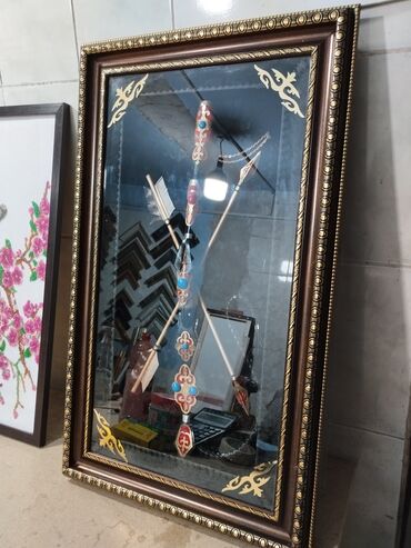 Картины: Картина с изображением цветов в вазе, оформленная в раму. Рама имеет — 27