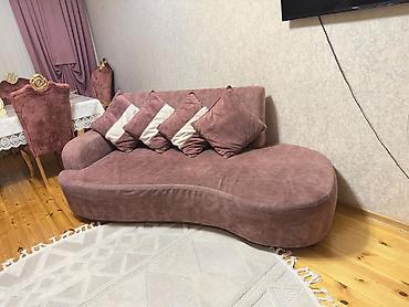 pərdə və divan: 2 hissəli yumşaq mebel dəsti - Tərkib: 2 ədəd divan. Biri yarımdairə — 3