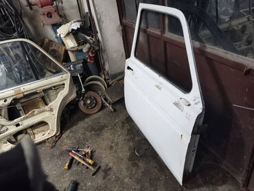 Auto delovi: Dodatni opis Vrata desna Lada 21213,21214 Niva br.2. U beloj boji — 5