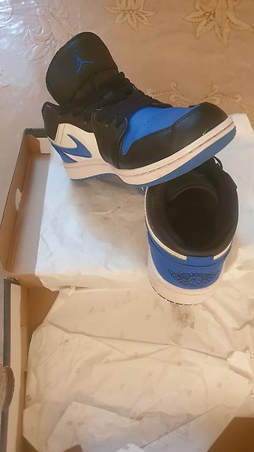 reebok 43: Мужские кроссовки, 43, Air Jordan, Б/у — 1