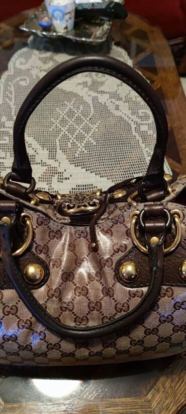 Torbe: Gucci. Fantastična.

Bez ikakvih nedostataka.
45cm x 28cm x 10cm — 18