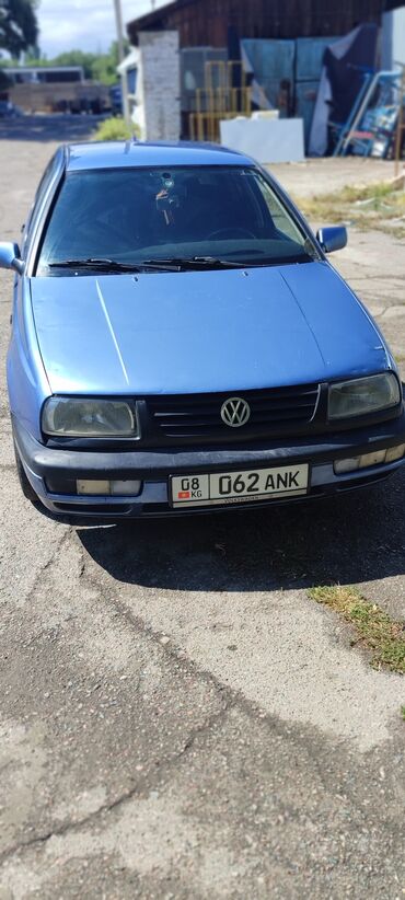 фолсваген жук: Volkswagen Vento: 1993 г., 2 л, Механика, Бензин, Седан