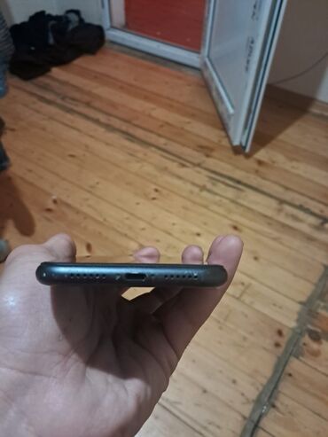 Apple iPhone: IPhone 11, 64 GB, Qara, Face ID — 5