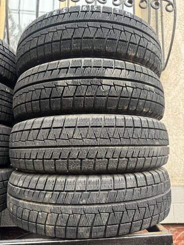зимняя резина р15: 165/65/14 4 шт комплект в идеальном состоянии фирма Bridgestone