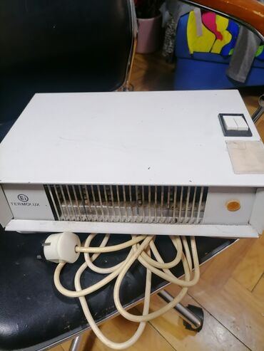 Kaloriferi: Grejalica duvaljka 2000 w ispravna Ei Niš Jugoslavija. Ima kabla oko na lalafo.rs — 10 Kaloriferi: Grejalica duvaljka 2000 w ispravna Ei Niš Jugoslavija. Ima kabla oko — 10