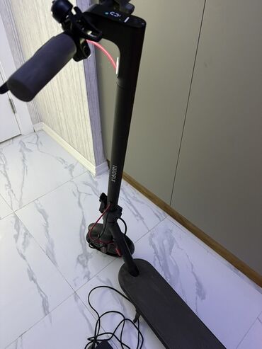 Elektrikli samokatlar: Elektrik skuter - Şəhər üçün yığcam və yüngül gövdə, qara rəng - — 5