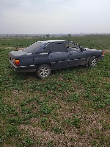 Audi: Audi 100: 1986 г., Седан — 2
