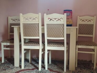 Masalar: Qonaq otağı üçün, İşlənmiş, Açılmayan, Dördbucaq masa, 4 stul