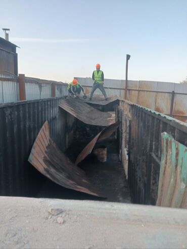 Демонтажные работы: Снос стен, Разбор полов, Снятие потолков | Гипсокартонная стена, Снос перегородки, Снятие старой штукатурки | Зачистка от старых обоев, Сбивка старой штукатурки, Снятие извести | Демонтаж ламината, Демонтаж паркета, Демонтаж линолеума | Крыша из шифера, Металлочерепичная кровля, Мягкая кровля 3-5 лет опыта — 4