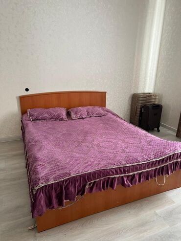 диван советский: Диван-кровать, цвет - Оранжевый, Б/у