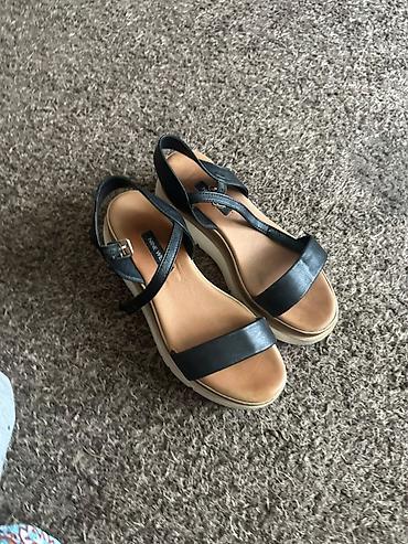 черная обувь: Сандалии Nine West на платформе - Модель: женские сандалии на толстой — 2