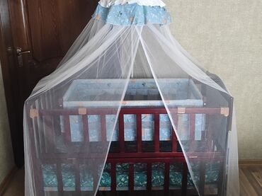 детское постельное белье в кроватку для новорожденных: Продается Кроватка трансформер три в одном-кровать,люлька,манеж,с