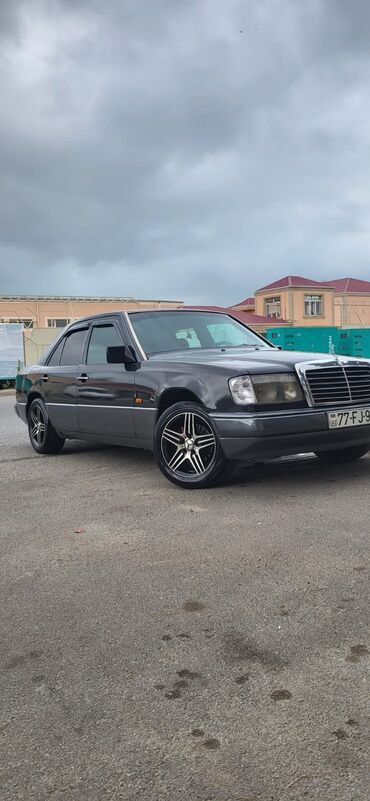 Mercedes-Benz: Mercedes-Benz 220: 2.2 l | 1993 il Sedan