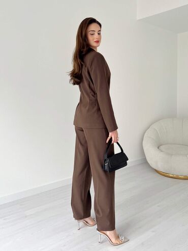 Kompleti: 💫Ženski elegantni komplet – sako i pantalone
✅3200 din — 5
