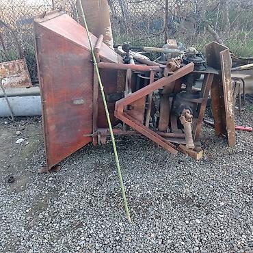kohne azerbaycan pullari: Məhsul: Antik mexaniki tikiş maşını (əl çarxlı), taxta baza üzərində — 7