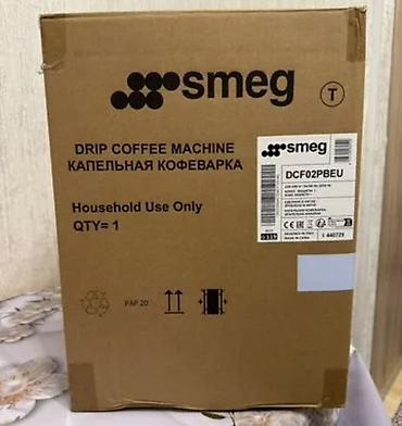 smeg: Капельная кофеварка Smeg DCF02PBEU - Тип: капельная (drip coffee — 1