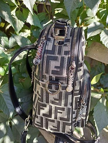 kipling monkey: Продаю рюкзачок. Новый. Покупала за 1 500 сом. Высота: 24 см. Ширина — 2