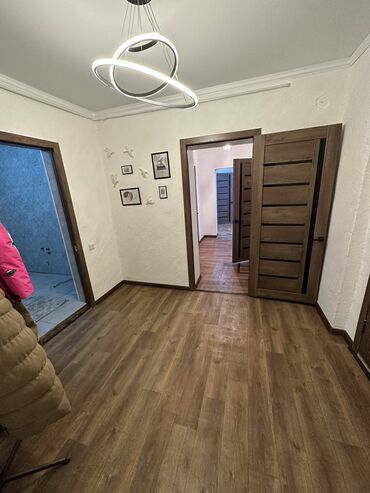 недостроенный дом бишкек: 80 м², 3 комнаты, Свежий ремонт С мебелью