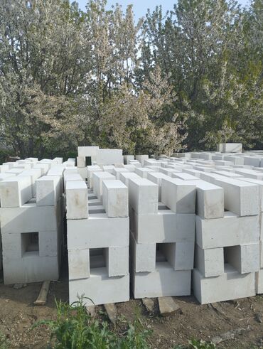 бетон блок: Гипса блок сатылат размери. 60.30.20 130сом адреси Ош каарман