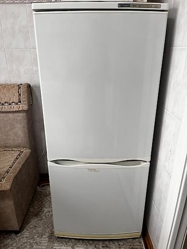 mini refrigerator: Холодильник Atlant, Б/у, Двухкамерный — 1