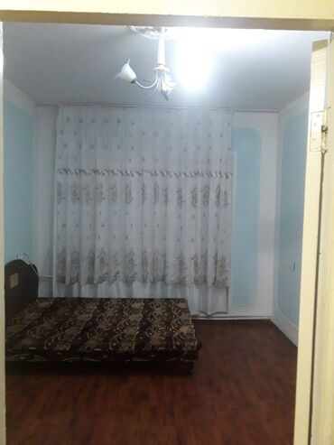 Uzunmüddətli kirayə mənzillər: Binəqədi rayonu,9 cu mikrorayonda,pajarninin yanında,2 otaqlı, orta — 4