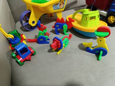 Oyuncaqlar: Kinder və oyuncaqlar hərəsi 2azn Ən az 10 AZN lik alış verişde — 5