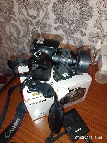 canon 550d: Təcili satılır ! Yeni kimidir uzərində 18-55mm obyetiv var. Kart