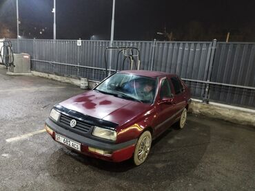 Volkswagen: Volkswagen Vento: 1994 г., 1.6 л, Механика, Бензин, Седан