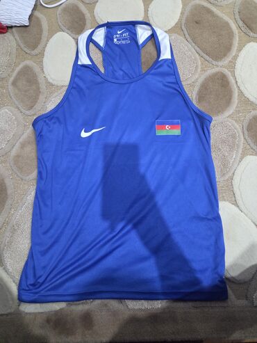 nerd oyunu yukle: Nike forma tep tezedir.Az istifade olunub