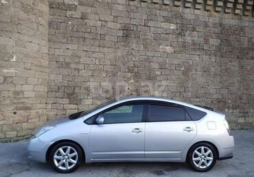 2 2 mator: Toyota Prius hatchback (2-ci nəsil) – hibrid. Gümüşü rəng. - Hibrid