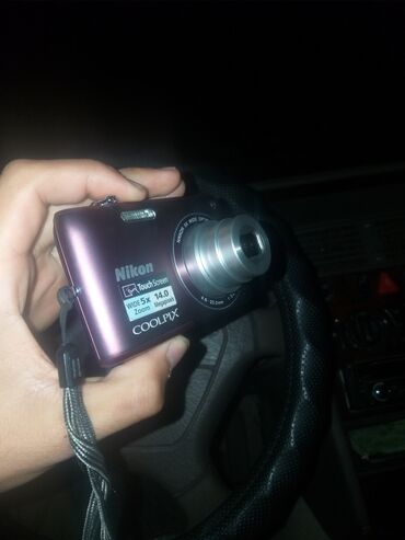 продаю в связи с переездом: Компактная цифровая камера Nikon COOLPIX (фиолетовый корпус)