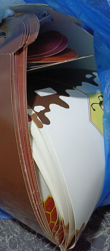 Tortlar: Tort qutuları. Şirniyyatlar. Tortlar. 1-ədədi 1azn 10 ədəd — 3