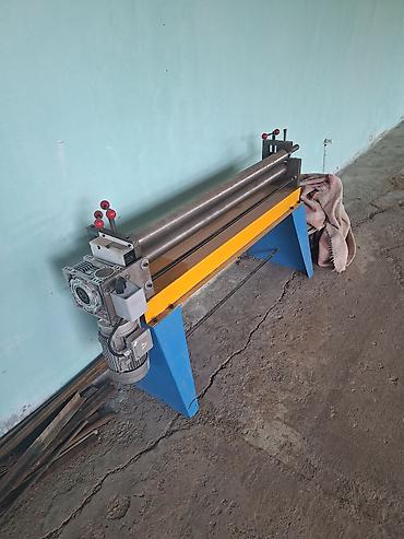 baklar və çənlər: Elektromexaniki sac bükmə/ruletka dəzgahı Məhsul təsviri: - 3 valikli — 2