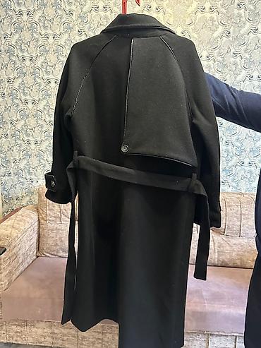 Paltolar: 85 manata alınıb, 40 manata satılır. Geyinilməyib dərəcəsində yenidir — 2