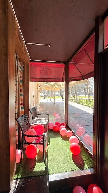 Продажа помещений свободного назначения: Продаётся коммерческое помещение в центре города — золотой квадрат — 8