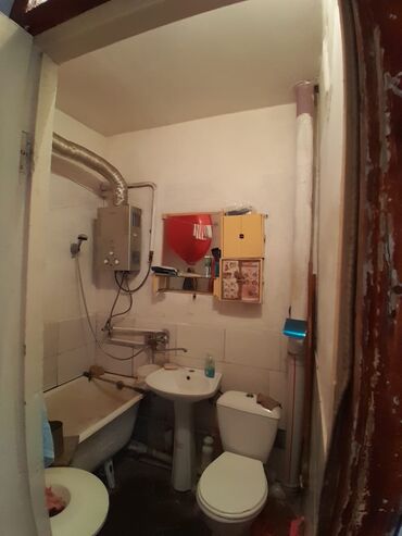 Uzunmüddətli kirayə mənzillər: 1 otaqlı mənzil – geniş və işıqlı zal Təsvir:salam - Geniş, günəş — 8